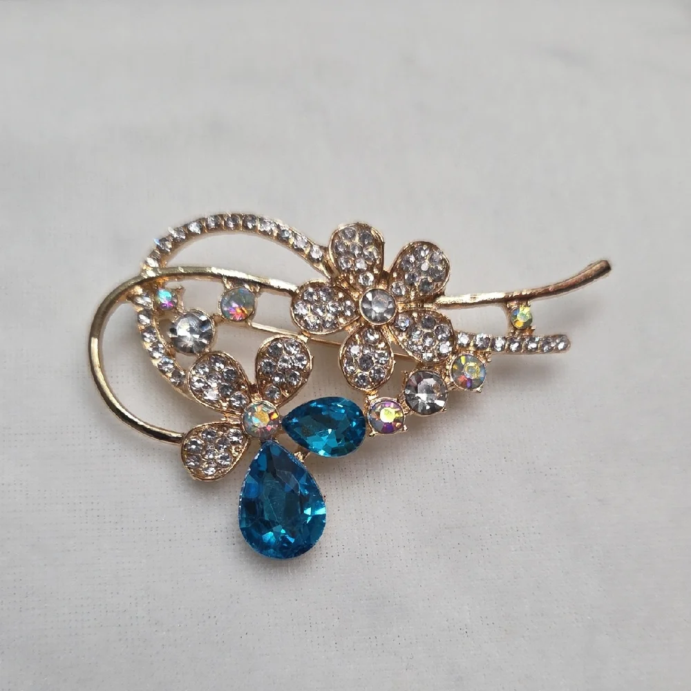Women's Blue Crystal Floral Brooch Retro Style Pin Rhinestones Sparkling Elegant